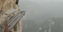 Mont Hua Shan en Chine : la randonnée la plus dangereuse du monde